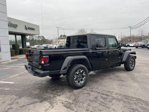 Black Clearcoat 2026 Jeep Gladiator Sahara 4x4