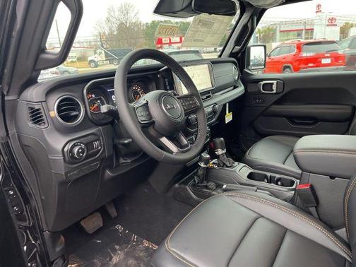 Black Clearcoat 2026 Jeep Gladiator Sahara 4x4