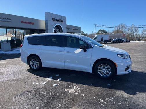 Bright White Clearcoat 2026 Chrysler Pacifica L