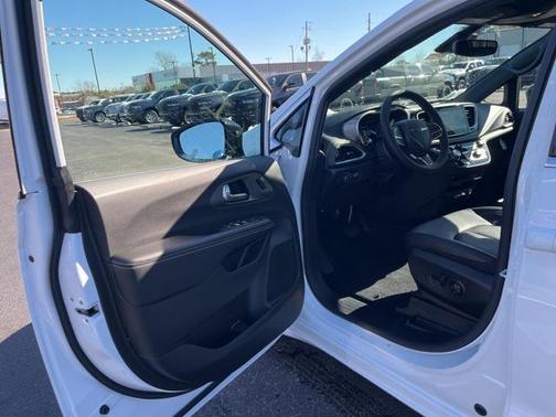 2026 Chrysler Pacifica L