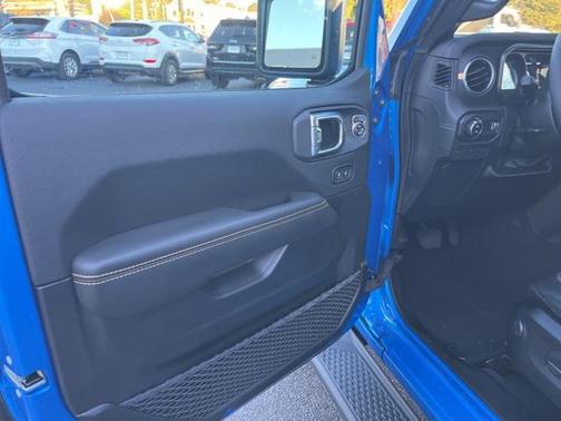 2025 Jeep Gladiator High Tide