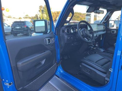 2025 Jeep Gladiator High Tide