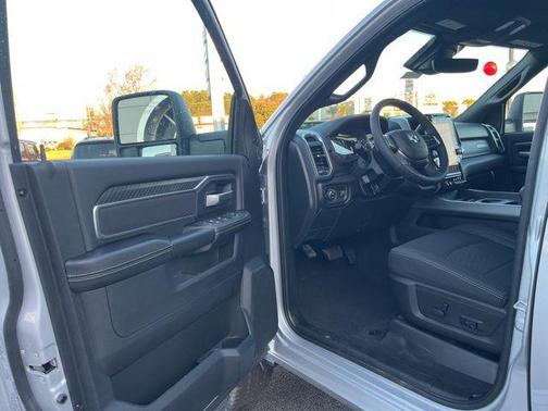 Silver Zynith 2026 RAM 2500 Big Horn Crew Cab 4x4 6'4' Box