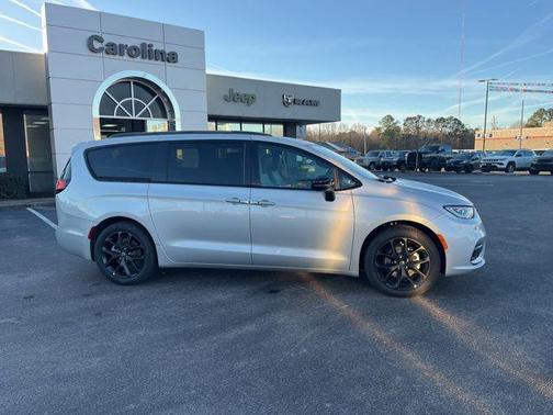 Silver Mist Clearcoat 2026 Chrysler Pacifica L