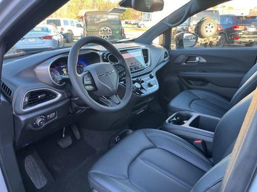 Silver Mist Clearcoat 2026 Chrysler Pacifica L