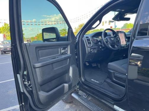 2025 RAM 2500 Tradesman Crew Cab 4x4 6'4' Box