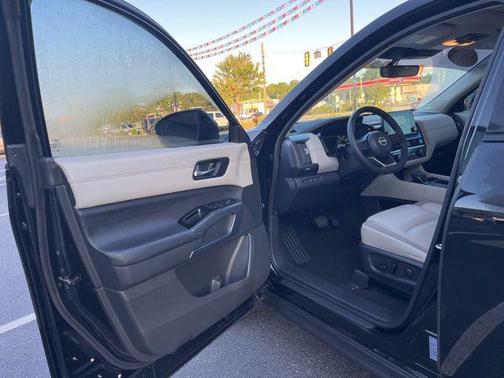 Super Black 2023 Nissan Pathfinder SL FWD