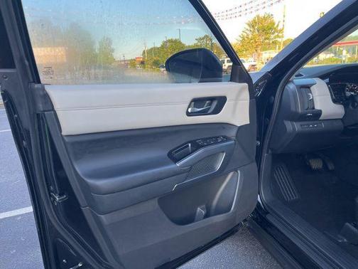 Super Black 2023 Nissan Pathfinder SL FWD