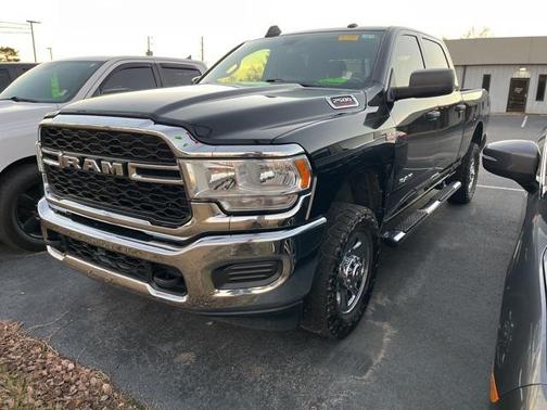 2020 RAM 2500 Tradesman Crew Cab 4X4 6'4' Box