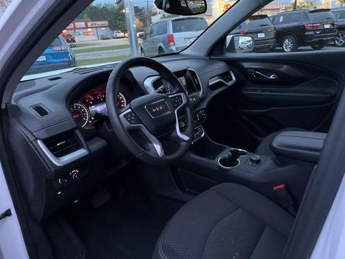 Summit White 2024 GMC Terrain SLE