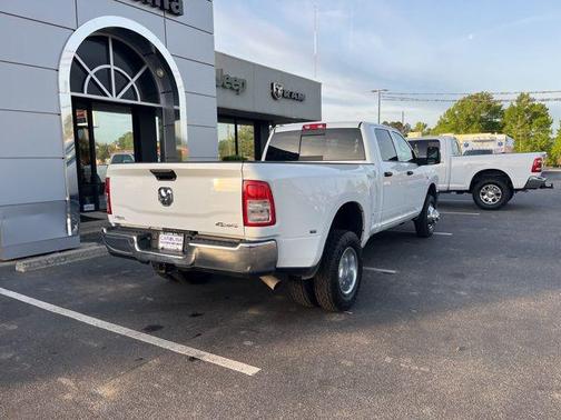 Bright White Clearcoat 2024 RAM 3500 Tradesman Crew Cab 4x4 8' Box