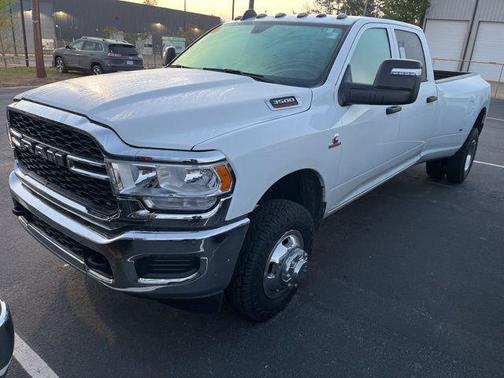 Bright White Clearcoat 2024 RAM 3500 Tradesman Crew Cab 4x4 8' Box