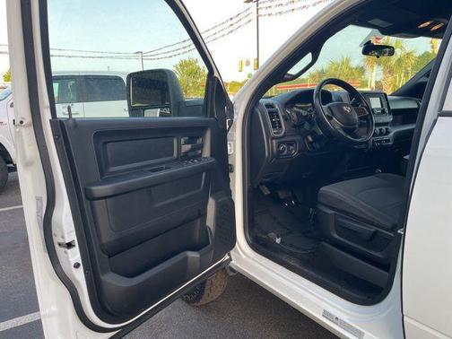 Bright White Clearcoat 2024 RAM 3500 Tradesman Crew Cab 4x4 8' Box