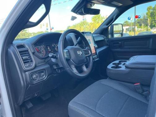 2025 RAM 2500 Tradesman Crew Cab 4x4 6'4' Box