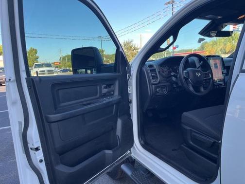 2025 RAM 2500 Tradesman Crew Cab 4x4 6'4' Box
