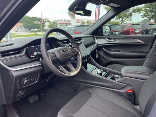 Baltic Gray Metallic Clearcoat 2026 Jeep Grand Cherokee L Laredo