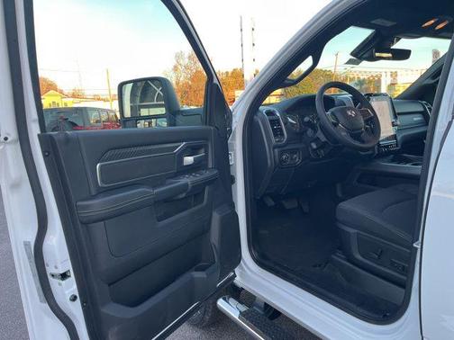 Bright White Clearcoat 2026 RAM 2500 Big Horn Crew Cab 4x4 6'4' Box