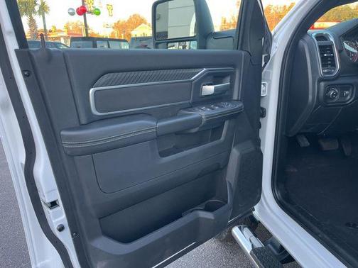 Bright White Clearcoat 2026 RAM 2500 Big Horn Crew Cab 4x4 6'4' Box