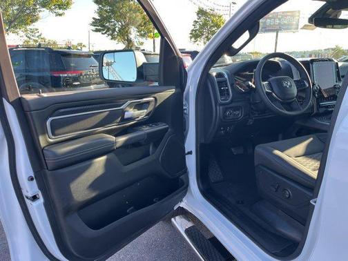 Bright White Clearcoat 2026 RAM 1500 Big Horn/Lone Star