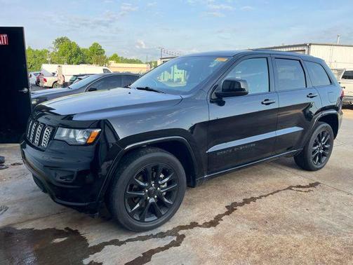Diamond Black Crystal Pearlcoat 2020 Jeep Grand Cherokee Altitude