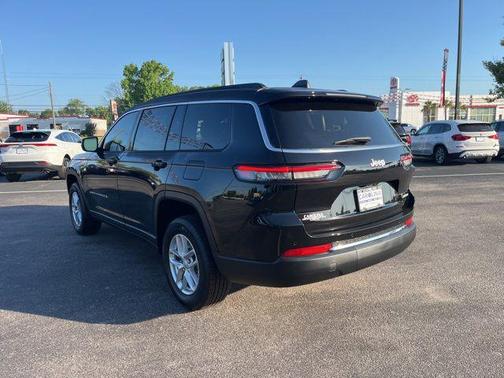 Diamond Black Crystal Pearlcoat 2026 Jeep Grand Cherokee L Laredo