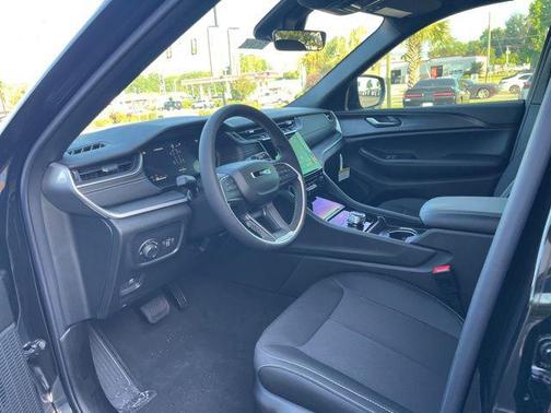 Diamond Black Crystal Pearlcoat 2026 Jeep Grand Cherokee L Laredo