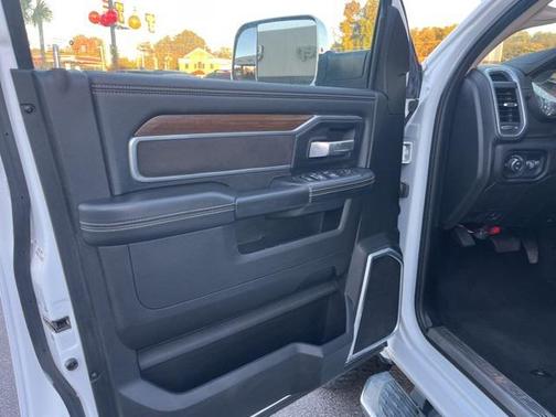 2022 RAM 2500 Laramie Crew Cab 4x4 6'4' Box