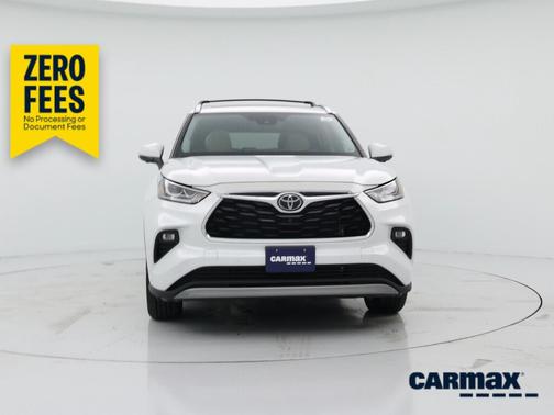 White 2023 Toyota Highlander Platinum