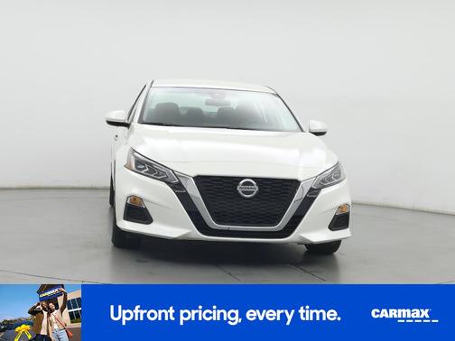 White 2022 Nissan Altima SV