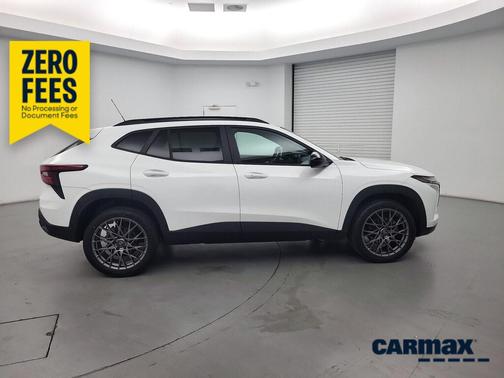 White 2024 Chevrolet Trax 2RS