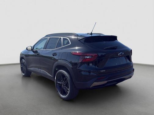 Black 2026 Chevrolet Trax ACTIV