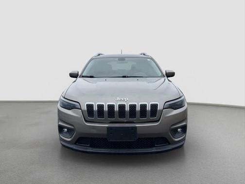 Tan 2019 Jeep Cherokee Latitude