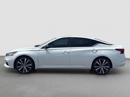 White 2020 Nissan Altima 2.5 SR