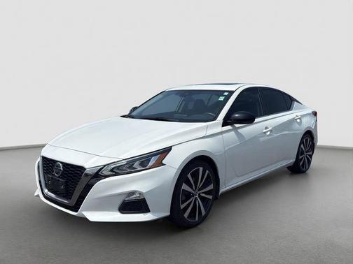White 2020 Nissan Altima 2.5 SR