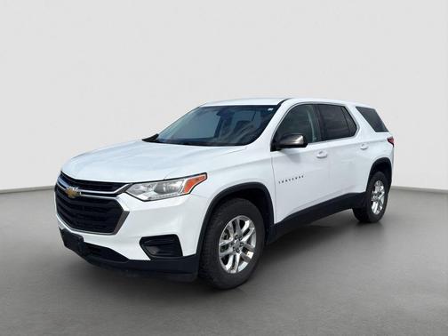 White 2019 Chevrolet Traverse LS