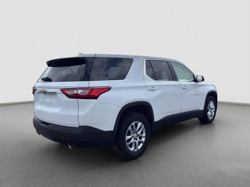 White 2019 Chevrolet Traverse LS