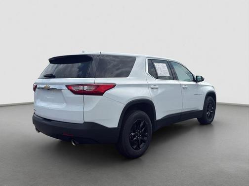 White 2019 Chevrolet Traverse LS