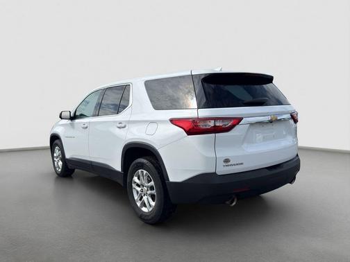 White 2019 Chevrolet Traverse LS