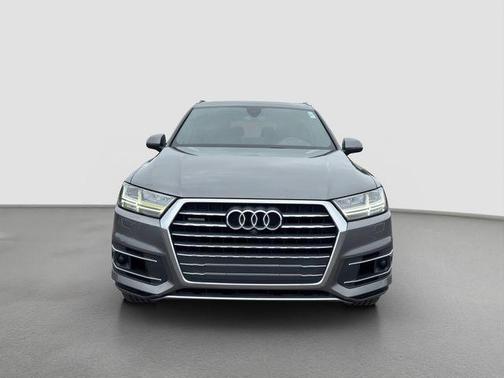 Graphite Gray Metallic 2017 Audi Q7 3.0T Prestige