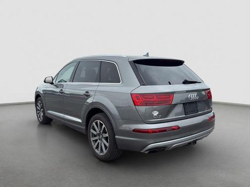 Graphite Gray Metallic 2017 Audi Q7 3.0T Prestige