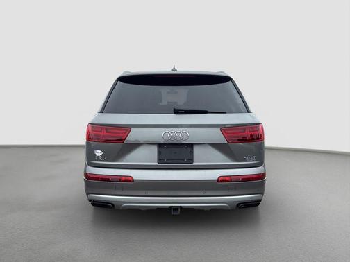 Graphite Gray Metallic 2017 Audi Q7 3.0T Prestige