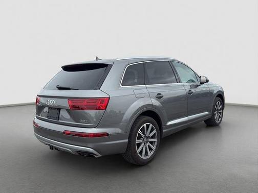 Graphite Gray Metallic 2017 Audi Q7 3.0T Prestige