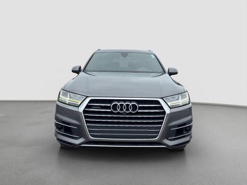 Graphite Gray Metallic 2017 Audi Q7 3.0T Prestige