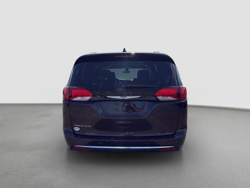 Black 2018 Chrysler Pacifica Touring-L
