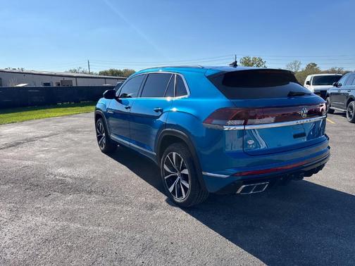 Kingfisher Blue 2024 Volkswagen Atlas Cross Sport 2.0T SEL Premium R-Line
