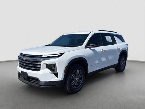 White 2026 Chevrolet Traverse LT