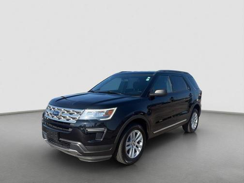 Black 2018 Ford Explorer XLT