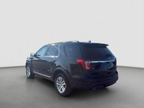 Black 2018 Ford Explorer XLT