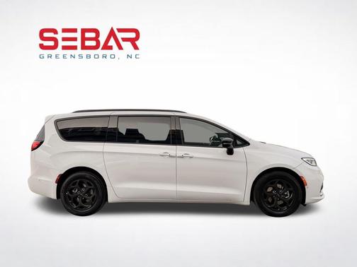 2024 Chrysler Pacifica Hybrid Premium S Appearance Pkg