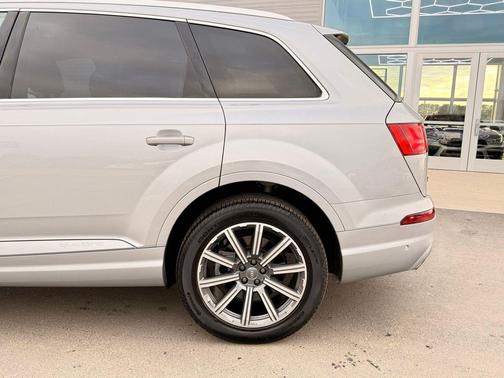 2019 Audi Q7 45 Premium Plus